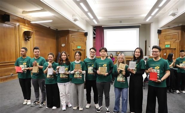 Over 100 Vietnamese students take part in Leader Camp 2024