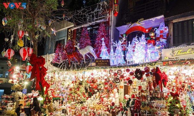 Hang Ma Street in full Christmas glow ahead of holiday season