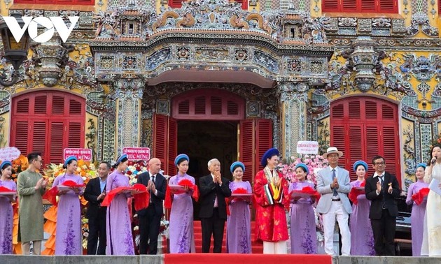 21 paintings by King Ham Nghi opened to public viewing