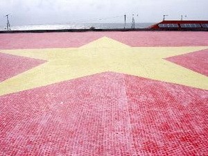 Provinsi Khanh Hoa meresmikan Bendera Ibu Pertiwi dari keramik di Truong Sa.