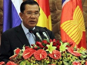 Perdana Menteri Kamboja, Hunsen mengimbau kepada ASEAN supaya melakukan kerjasama bidang ketenaga-kerjaan.