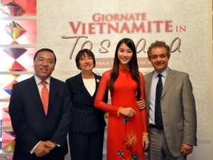 Resmi membuka “Hari-Hari Vietnam di Tuscany, Italia”