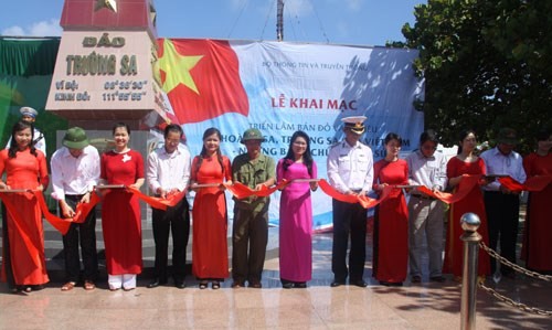 Pameran dokumen Hoang Sa-Truong Sa di provinsi Khanh Hoa