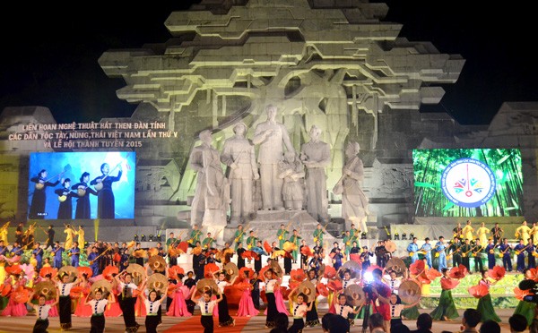 Pembukaan Festival Nasional ke-5 tentang seni lagu rakyat Then, gitar musik Tinh etnis-etnis minoritas Tay, Nung dan Thai