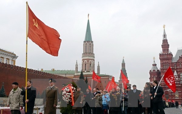 Memperingati Revolusi Oktober Rusia di Federasi Rusia dan Belarus