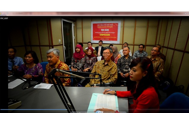 “Radio justru adalah Anda”.