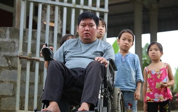 Bui Van Binh - Pak guru difabel yang sepenuh hati demi anak-anak miskin