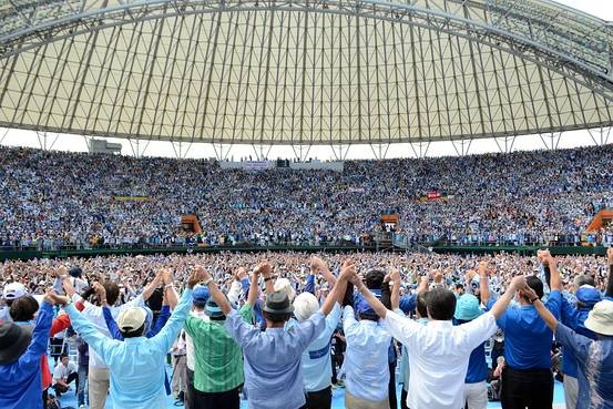 Mass demonstrations protest US Army base in Okinawa