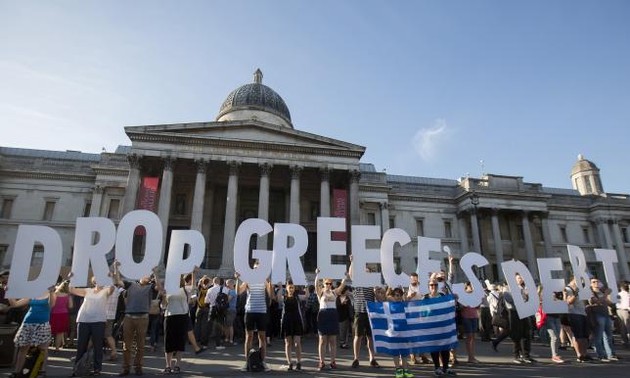 S&P downgrades Greece’s credit rating