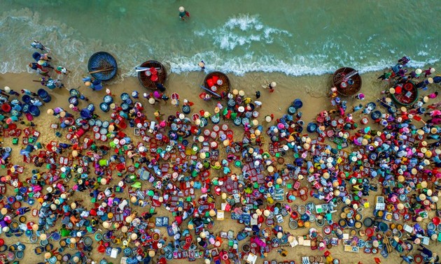 ແນະ​ນຳ​ຄຳ​ຖາມ​ການ​ເສັງ​ຂຽນ ເພື່ອ​ນ​ຮູ້​ຫຍັງ​ແດ່​ກ່ຽວ​ກັບ ຫວຽດ​ນາມ ປີ 2025