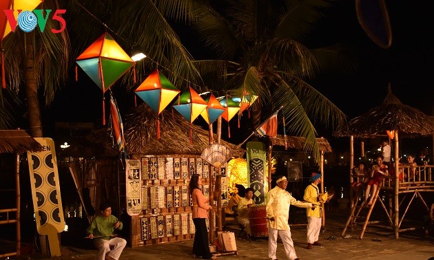 Antiguo barrio de Hoi An preserva valores del arte folklórico “Bai Choi”