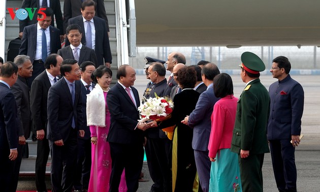 Premier vietnamita participa en Conferencia de alto nivel Asean-India