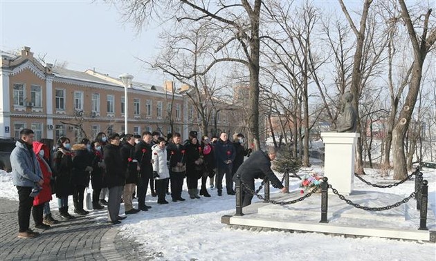 Vietnamitas en Rusia rinden tributo al presidente Ho Chi Minh