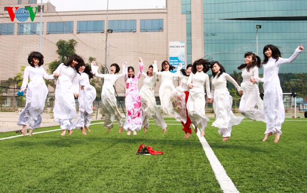 アムステルダム高校のアオザイ