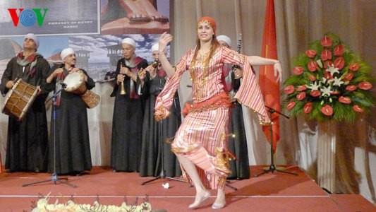 ハノイにおけるエジプト観光の夜