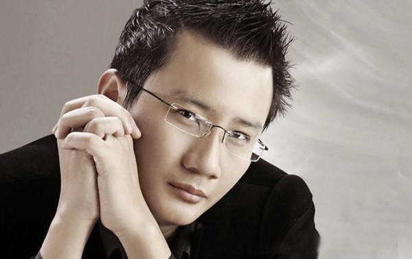 男性歌手ホァンバクさんの歌声