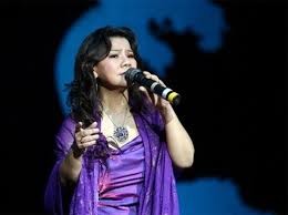 春を歌う３人の女性歌手