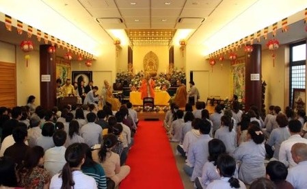 在日ベトナム仏教徒、潅仏会を祝う