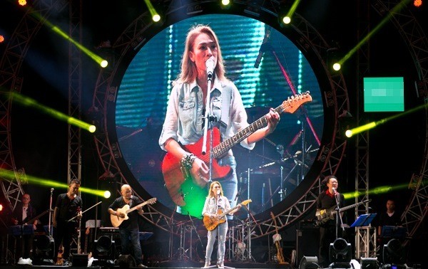 女性歌手ミータムさんの歌声