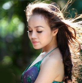 歌手ラン・アィンの美しい歌声