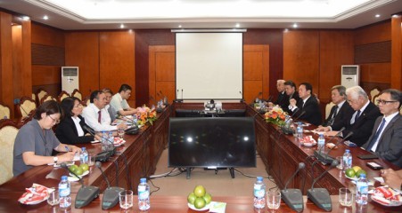 越日、障がい者スポーツの発展に協力を強化