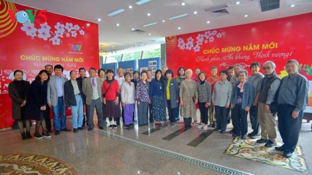 ベトナムで歌おう「青い空は」交流の旅