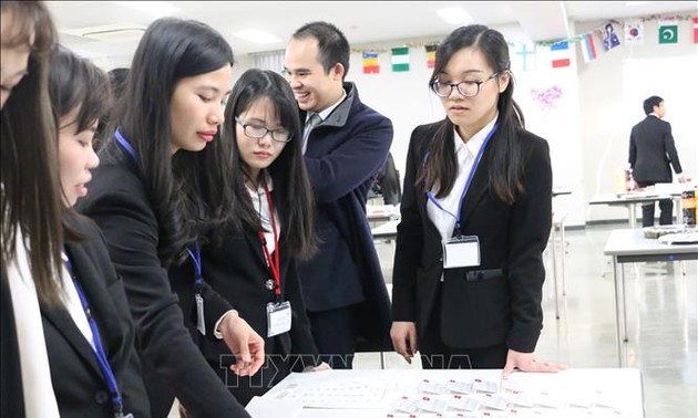 日本企業、交流の中で人材を探る