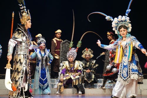 ベトナムのカイルォンという伝統歌劇