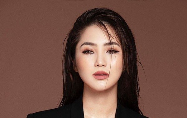 女性歌手フオン・チャム（Huong Tram）の特集