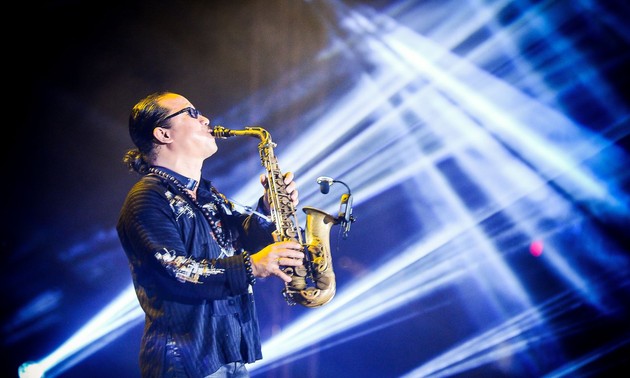 ジャズサキソフォンの演奏