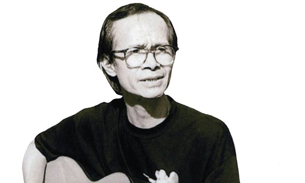 チン・コン・ソンのギター演奏