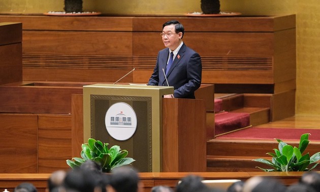 閣僚への質疑応答 国の発展を促す対策を目指す