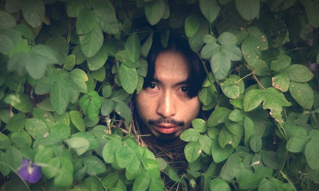 歌手デン・バウ