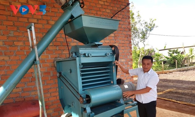 ザライ省ヤカ村における経済発展に成功した手本であるシウ・ポップさん
