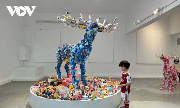 子供にメッセージを送る展覧会「プラスチック時代」