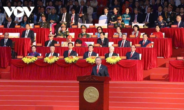 ベトナム南部解放・国家統一50周年記念式典が盛大に開催