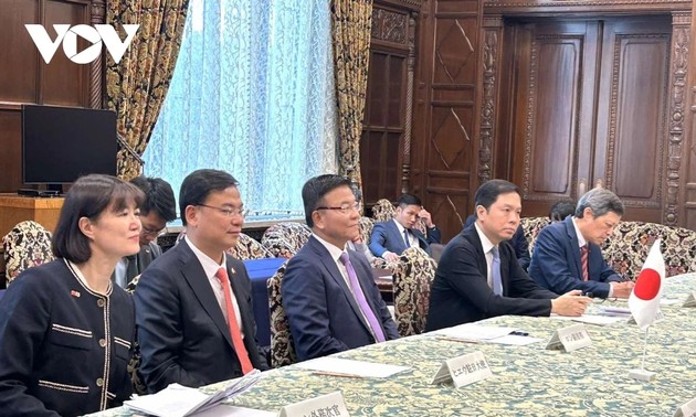 ロン副首相、関口参議院議長らと会見