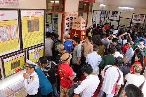 Laut dan pulau Vietnam: Berpadu tenaga menjaga dan membela laut dan pulau  kampung halaman