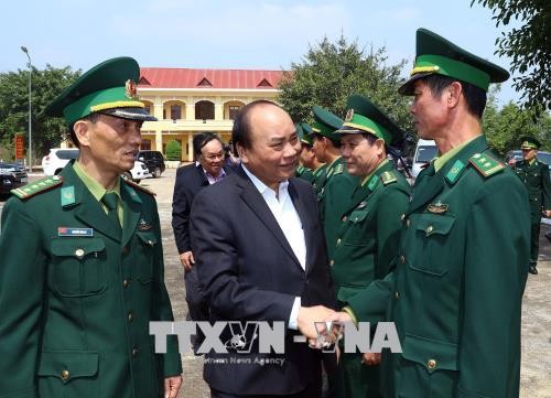 PM Vietnam, Nguyen Xuan Phuc mengujungi, memberikan sapaan dan memeriksa pekerjaan siaga tempur dari angkatan bersenjata Provinsi Dac Nong