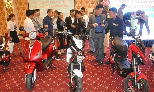 Viet Nam untuk pertama kalinya memproduksi sepeda motor listrik yang akrab lingkungan