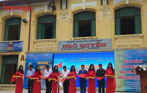 Pameran  peta dan dokumen tentang dua kepulauan Hoang Sa dan Truong Sa  wilayah milik Viet Nam