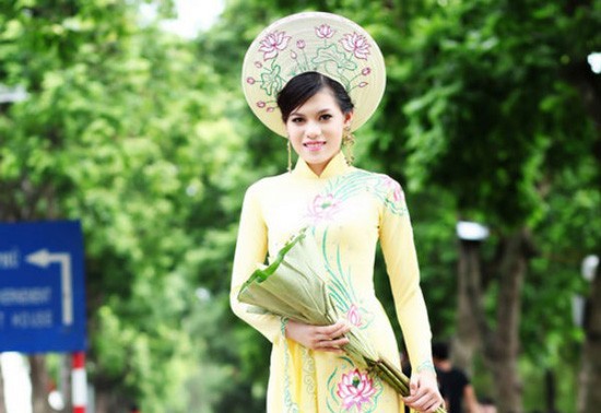 Vo Thi Thuy Trang élue Miss Itgo - Miss Intelligence Vietnam 2013