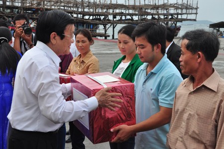 President Truong Tan Sang visits Ly Son island