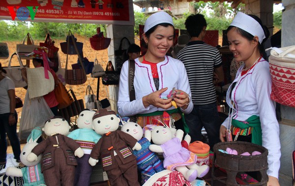 Unique weaving of the Muong