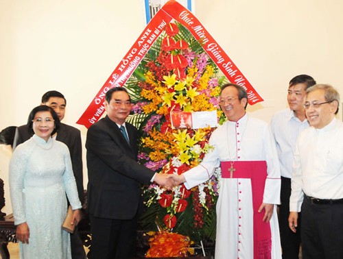 Politburo member Le Hong Anh extends Christmas greetings to Catholic followers