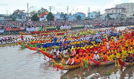 Ngo junk race of the Khmer in Soc Trang