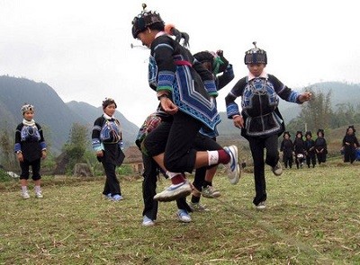  Blanketed dating and wedding ceremony of the Ha Nhi