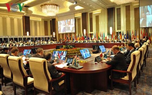 Prime Minister Nguyen Xuan Phuc attends 11th ASEM summit opening ceremony