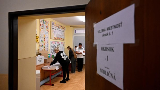 Slovaks begin voting in a parliamentary election