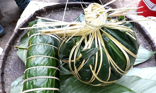 Father, mother chung cakes of the Tay in Quang Ninh province